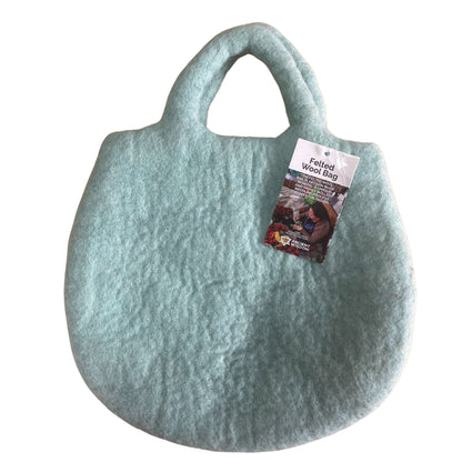 Tovad väska med träd och bikupa – 35 × 27 cm
