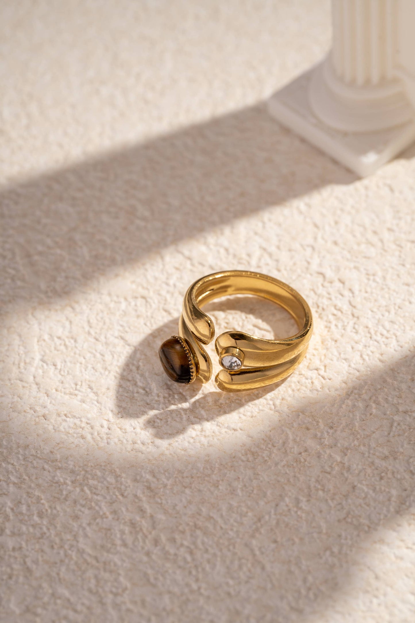 Justerbar ring i rostfritt stål med sten och strass