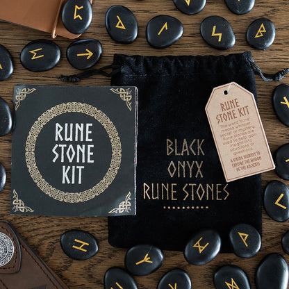 Runstenar i Svart Onyx – ritualverktyg