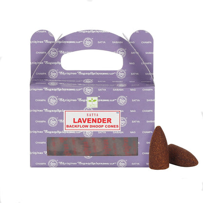 Satya Lavender – lila förpackning med två lösa rökelsekoner bredvid