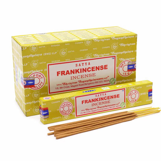 Satya Frankincense rökelse 15 g – visas med displaylåda och pinnar; priset avser 1 ask