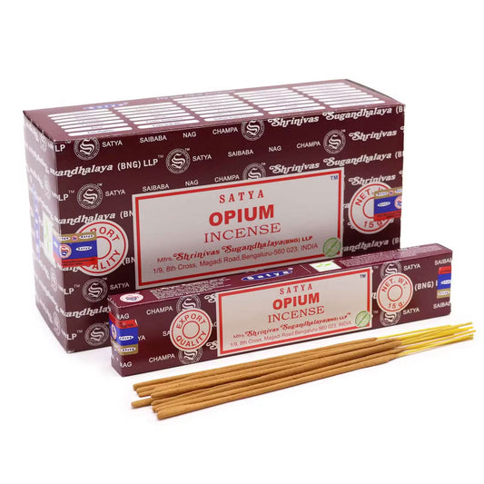 Satya Opium rökelse 15 g – visas med displaylåda och pinnar; priset avser 1 ask